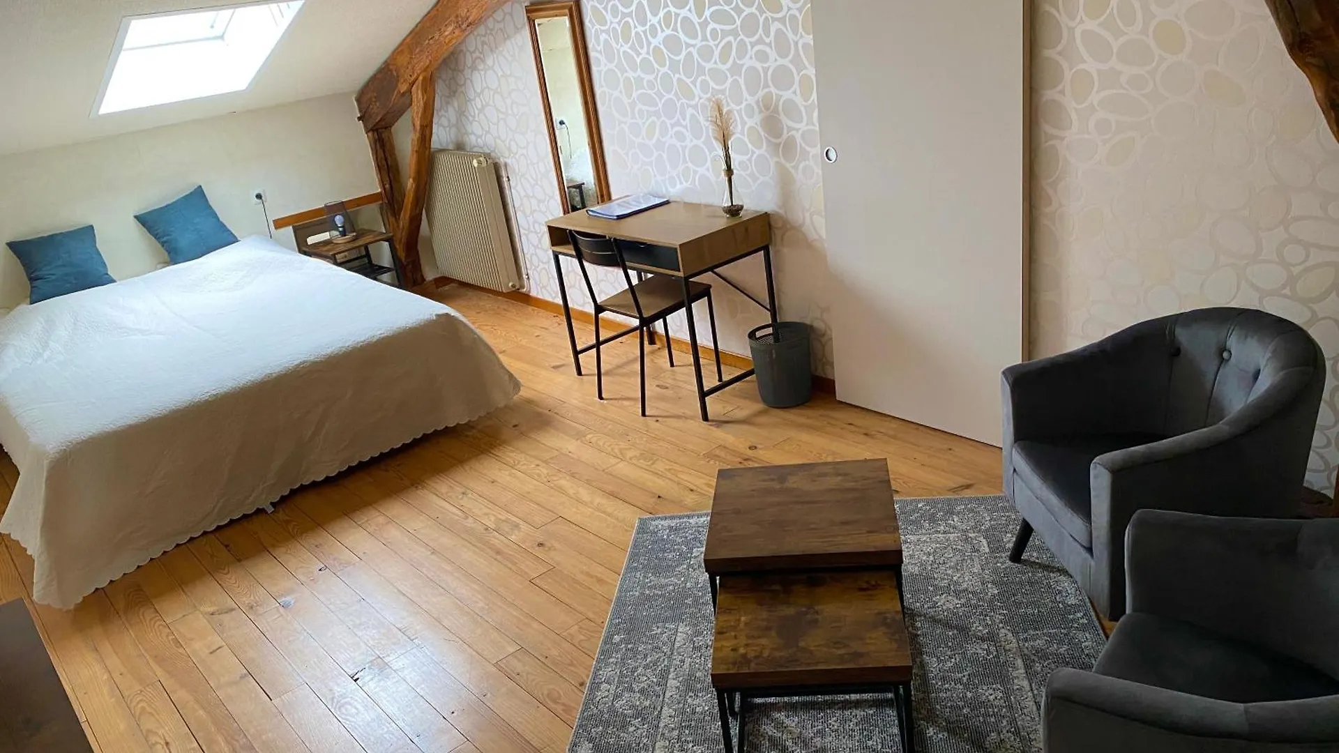 Le Petit Bleu Chambre D'Hotes Bourg-de-Visa France