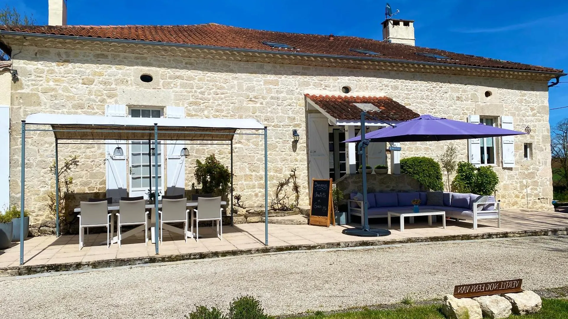 Le Petit Bleu Chambre D'Hotes Bourg-de-Visa 0*,  France